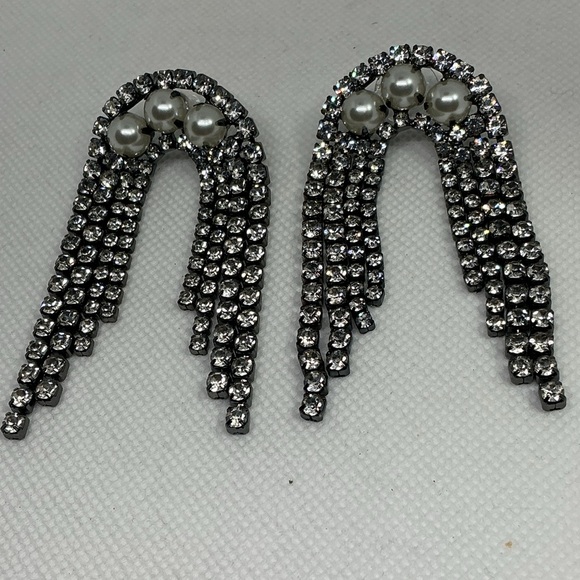 Art Deco Revival Rhinestone Faux Pearl Waterfall Dangle Stud Earrings - Picture 6 of 10